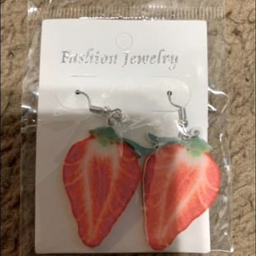 Cute Earring Strawberries (New)